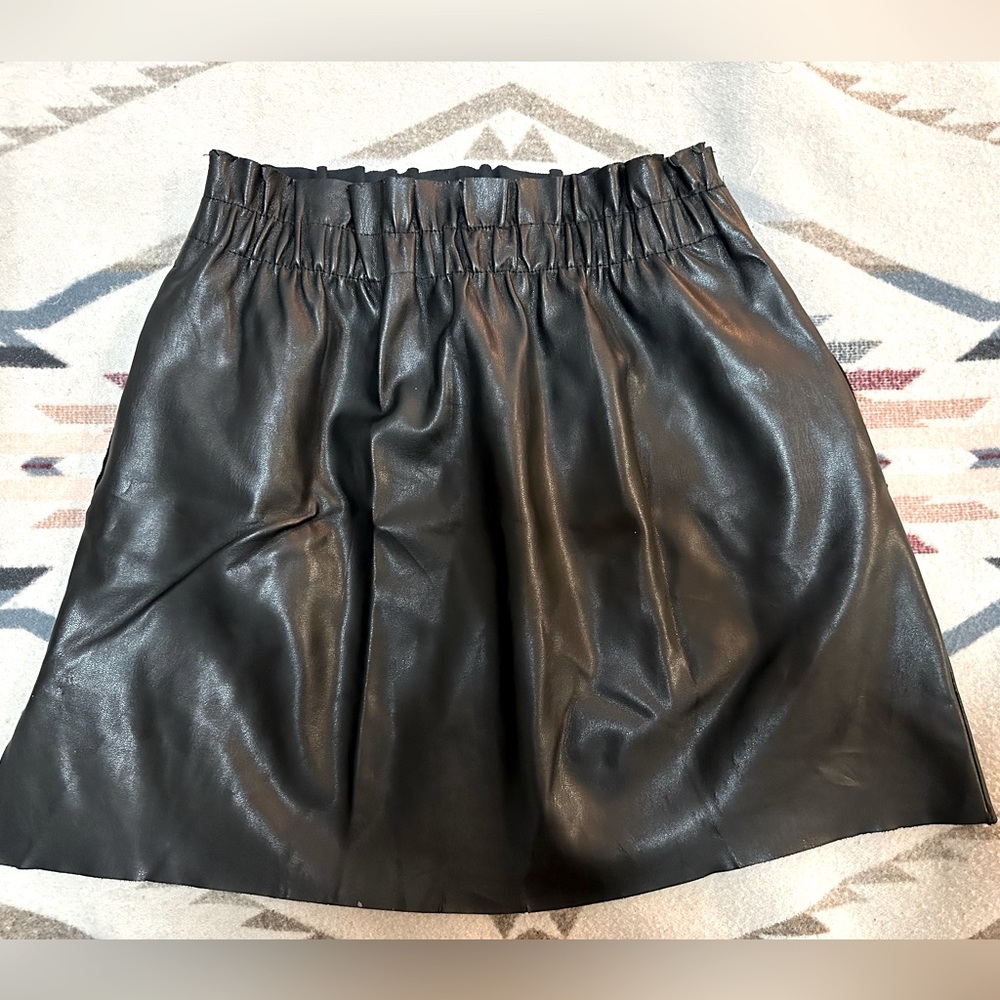 [SOLD] Zara Small Black Leather Mini Skirt w/Pockets